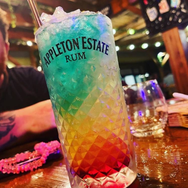 Le restaurant - Le Vin 226 - Lozari - manger a LOZARI